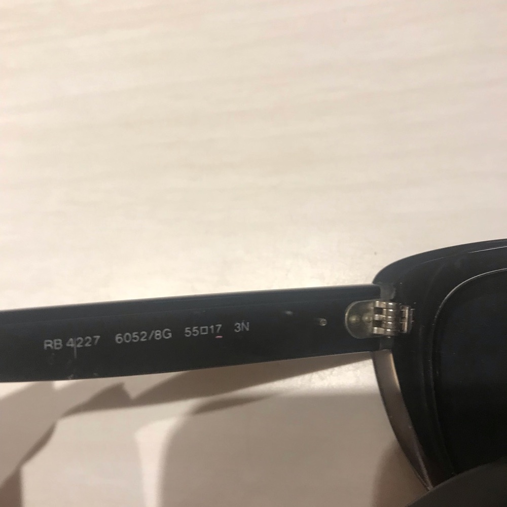 Ray-Ban Black Cat-Eye Sunglasses Accessories - Picture 4 of 7